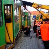 Wykolejenie tramwaju Konstal 105Na na ulicy Zwierzynieckiej