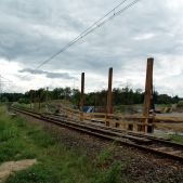 Budowa wiaduktu nad linią kolejową