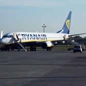 Boeing 737-8AS EI-DHA