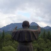 Jan Paweł II tulący Giewont