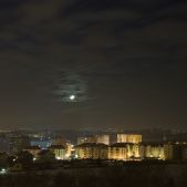 Księżyc nad osiedlem Gotyk