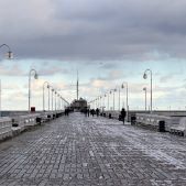 Molo w zimowej scenerii
