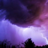 Wyładowanie z lewoskrętnej komórki burzowej.