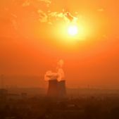 Elektrociepłownia o poranku