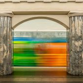Petersburskie metro - w kolorze
